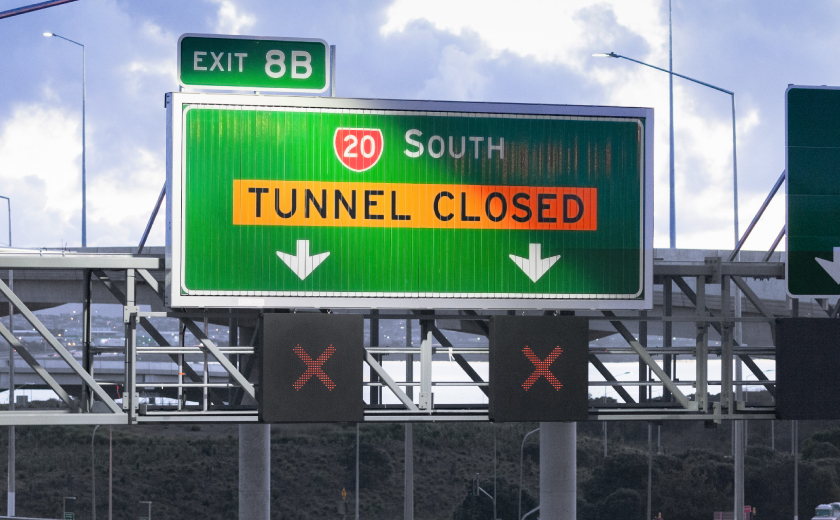 Panneau de signalisation du tunnel CMS