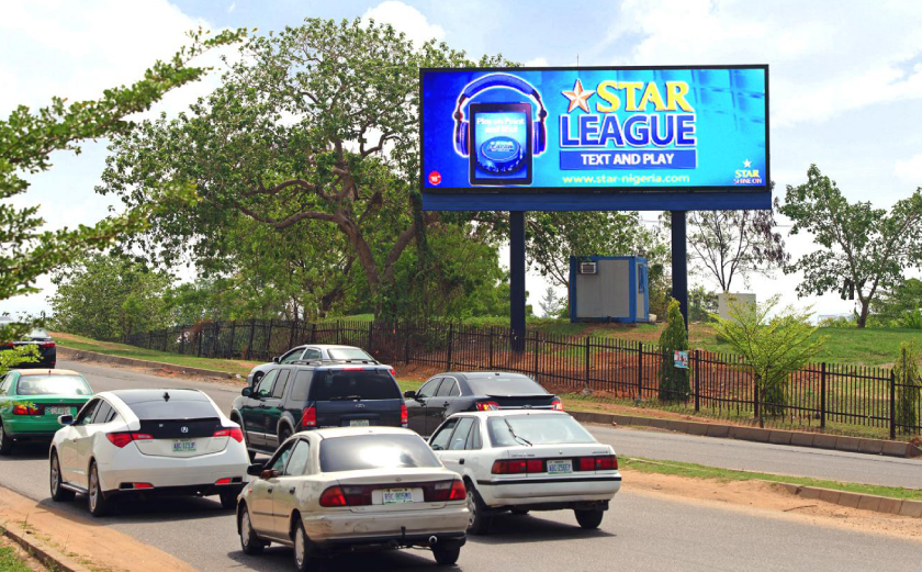 Affichage publicitaire LED sur les autoroutes
