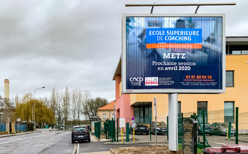 Afficheur trivision prêt à l'emploi 2