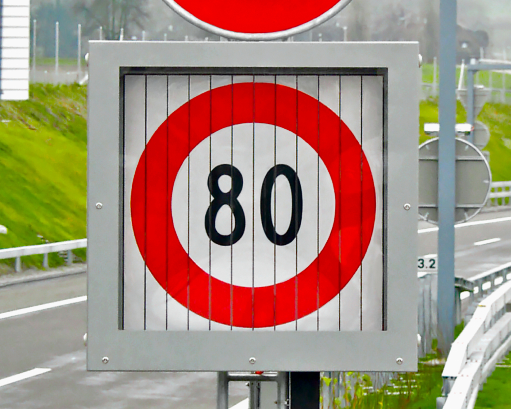 Panneau de limitation de vitesse variable 9